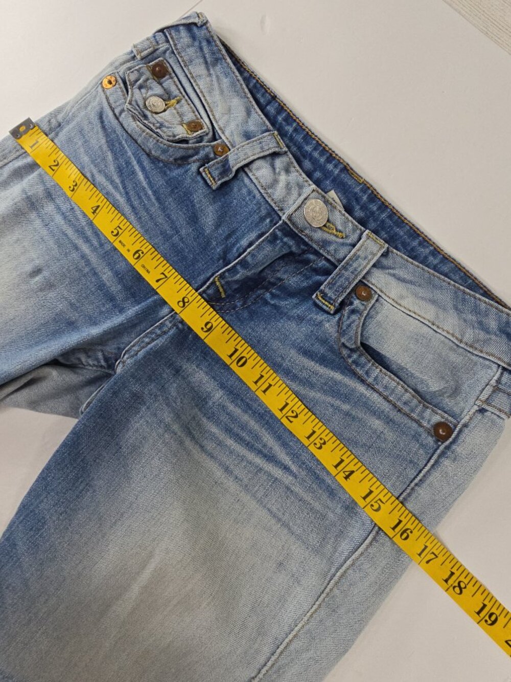 TRUE RELIGION Cutoff Jean Shorts Women’s SZ 27 Blue Denim LOW RISE 7.5in INSEAM - Picture 13 of 16